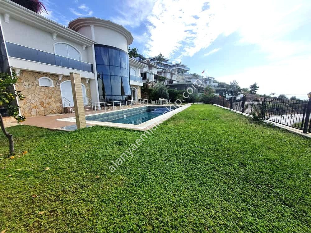 ALANYA BEKTAŞ MAHALLESİ'NDE SATILIK 5+2 LÜKS MÜSTAKİL VİLLA