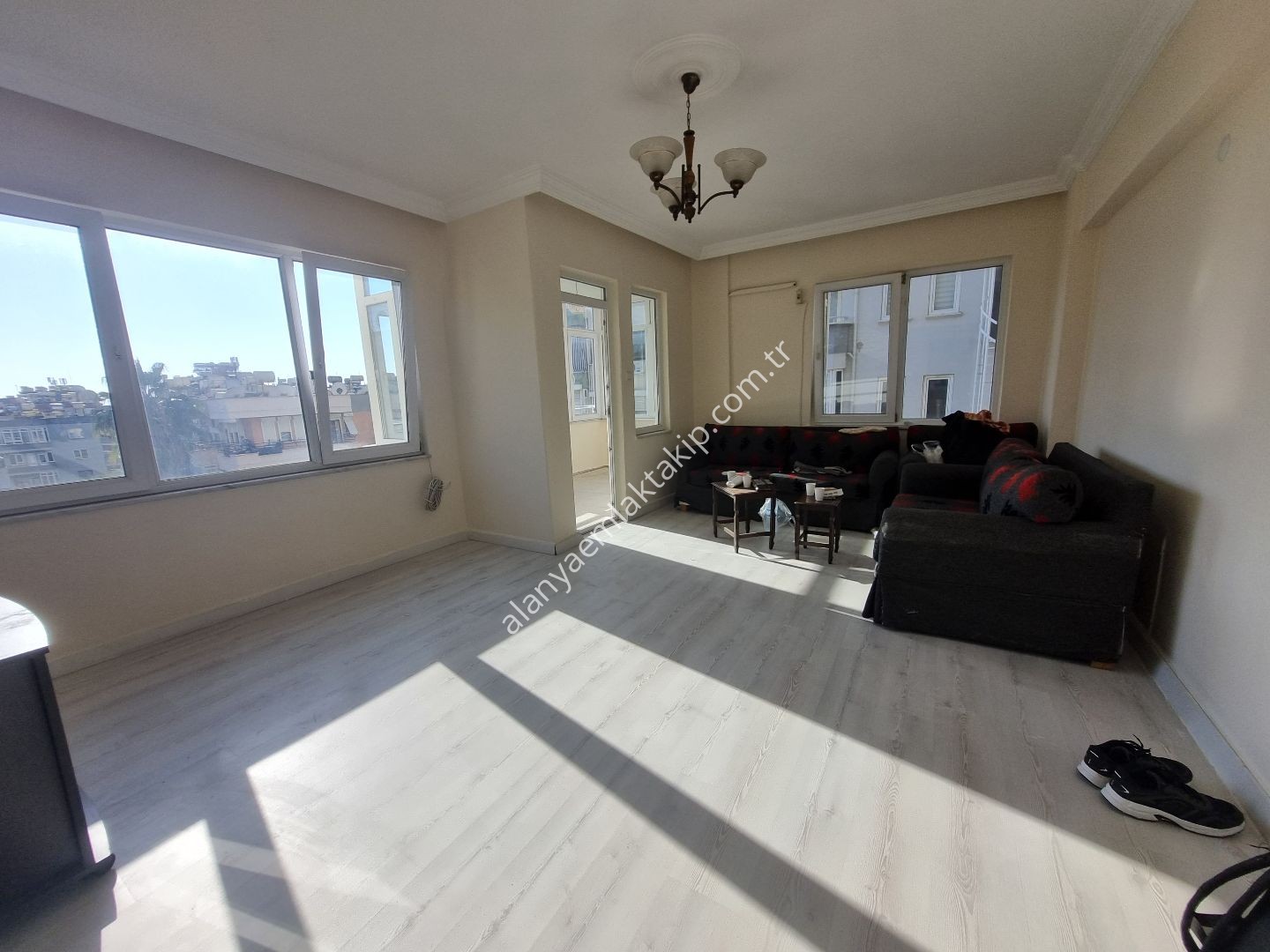 ALANYA GÜLLER PINARI MAHALLESİ’NDE KİRALIK AYRI MUTFAK 2+1 DAİRE