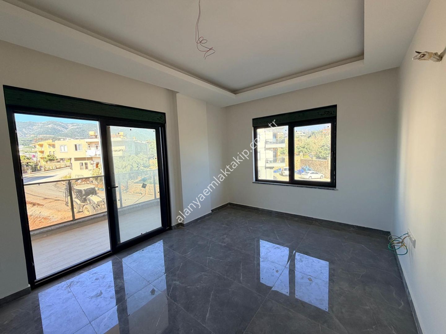 ALANYA OBA MAHALLESİ’NDE HASTANEYE YAKIN SATILIK SIFIR 2+1 DAİRE