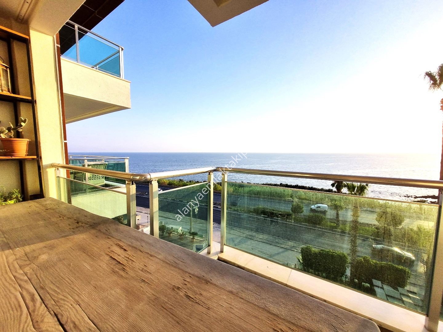 DENİZE SIFIR FULL LÜKS EŞYALI 2+1 DÜZ AYAK KİRALIK DAİRE – ALANYA KARGICAK MAHALLESİ