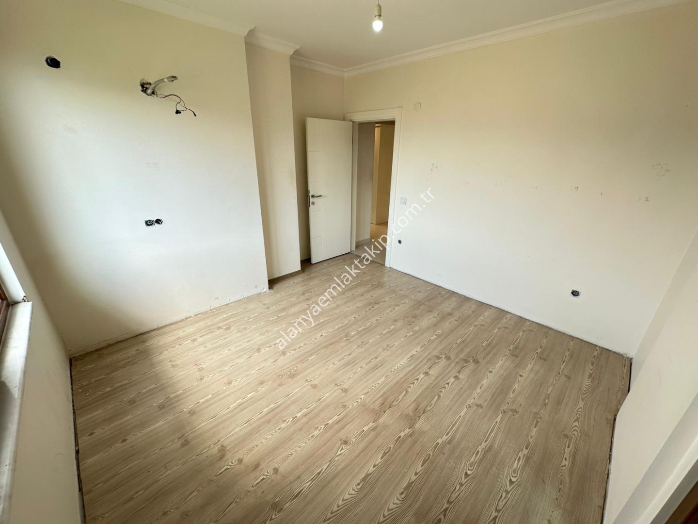 KESTEL MAHALLESİ’NDE GENİŞ VE KONFORLU KİRALIK 6+2 DUBLEKS DAİRE