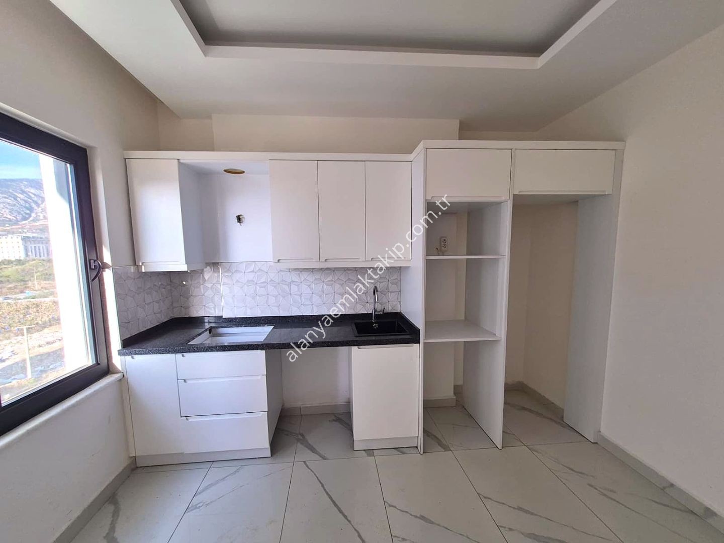 MAHMUTLAR ATATÜRK CADDESİ ÜZERİNDE KİRALIK 2+1 LÜKS DAİRE