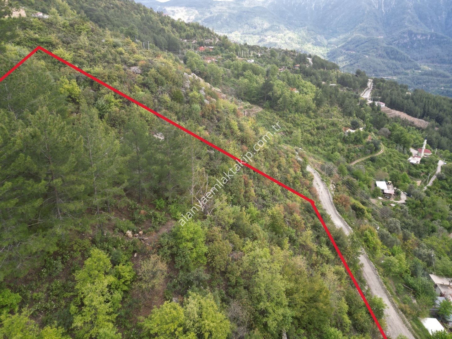 ALANYA ÜZÜMLÜ KÖYÜ’NDE DAİRE TAKASLI BARAJ MANZARALI SATILIK 2350 m2 TARLA