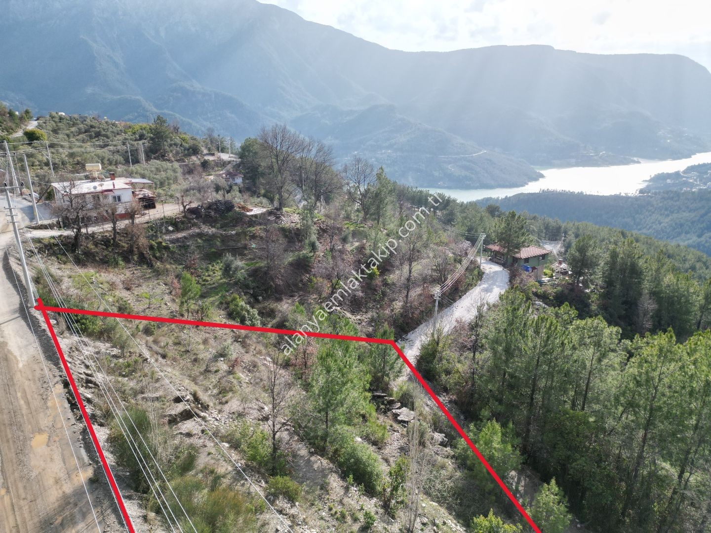 ALANYA ÜZÜMLÜ MAHALLESİ’NDE SATILIK BARAJ MANZARALI 1 DÖNÜM TARLA