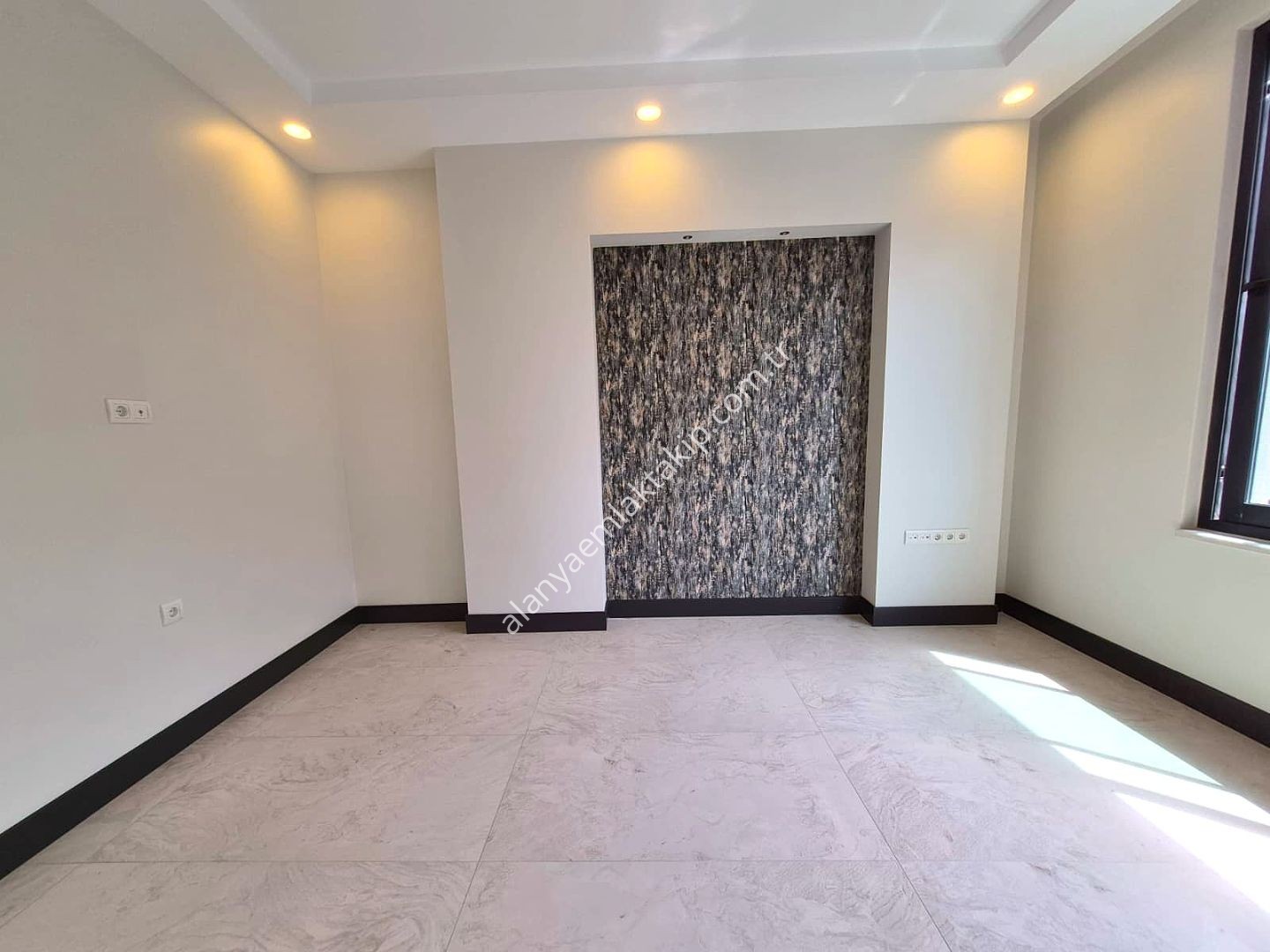 ALANYA OBA SUMMER PARK’TA SATILIK LÜKS 1+1 OFİSLER